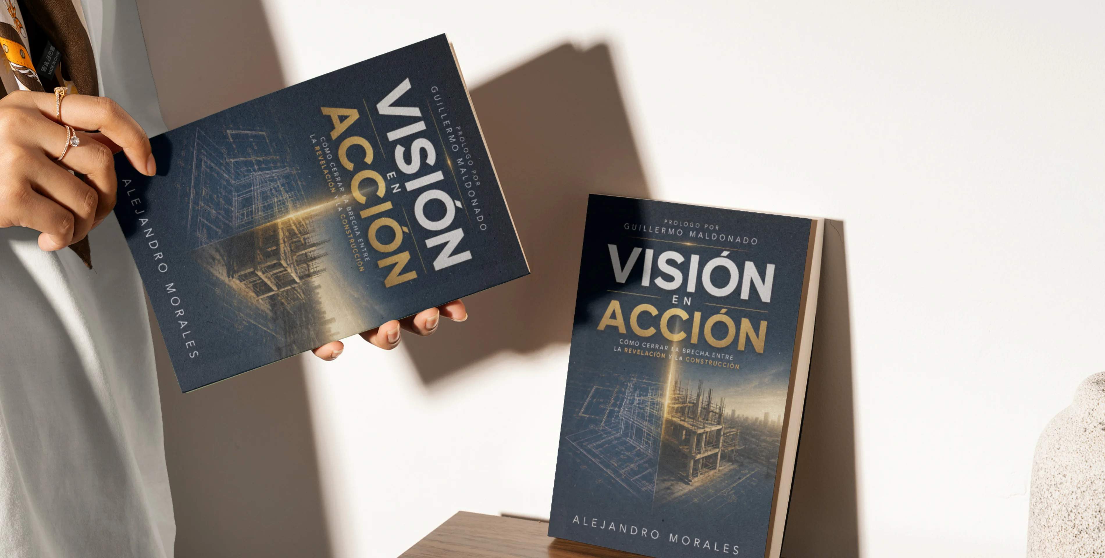 La Visión en Acción by Alejandro Morales displayed on a table